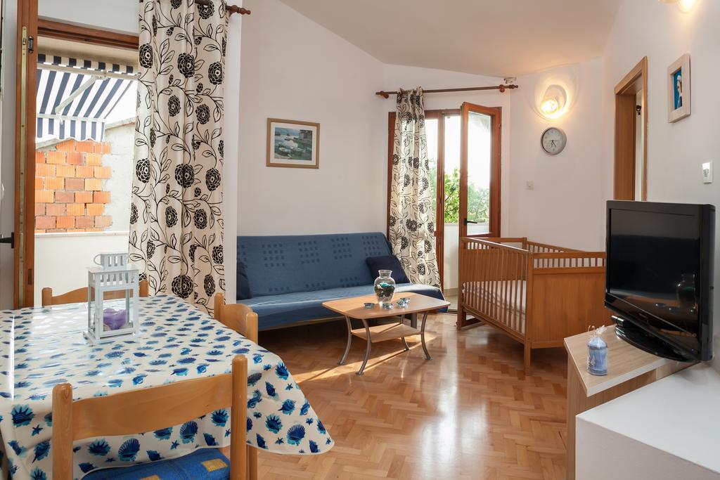 Kornelija 2 Appartement Podgora Kamer foto
