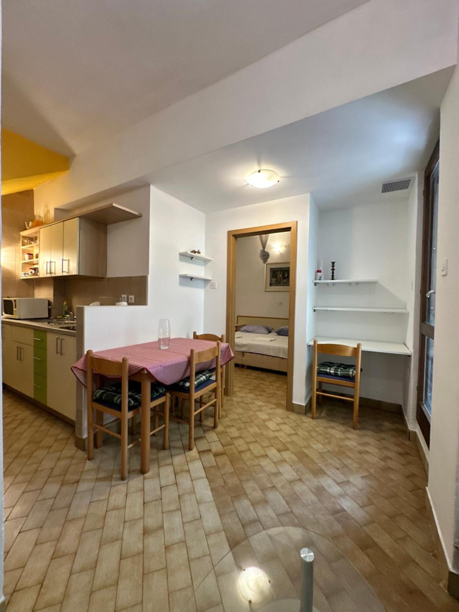 Kornelija 2 Appartement Podgora Buitenkant foto